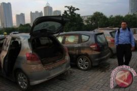Derek Honda Evakuasi Mobil Honda Dari Lokasi Banjir