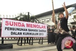 Profesi Guru Bahasa Daerah Terancam Punah