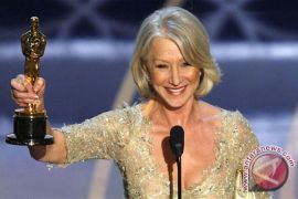 Hellen Mirren senang bintang-nya berdampingan dengan Colin Flirt