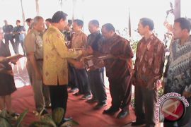 Sultan serahkan sertifikat tanah hunian tetap korban Merapi 