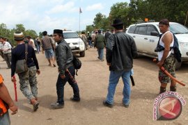 Warga Blokir Jalan Tambang PT.TIA Tuntut Fee