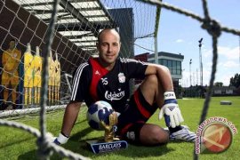 Como 1907 resmi datangkan eks kiper Liverpool Pepe Reina