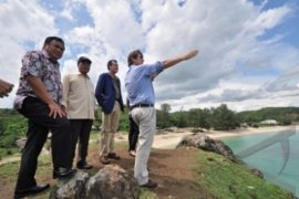 TINJAU LOKASI RESORT Page 1 Small