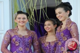 Perjuangan mendapat restu ayah di "Operation Wedding"