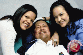 Chavez membuat kejutan dengan kembali dari Kuba