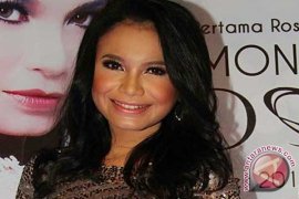 Pelantun Lagu "Tegar" Berbagi Rahasia Rambut Indahnya