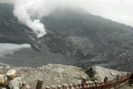 TANGKUBAN PARAHU DITUTUP
