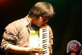 Dwiki akan gelar konser 30 tahun berkarya