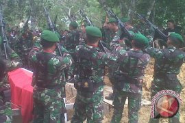 Isak Tangis Sambut Jenazah Pratu Jojon Miharja