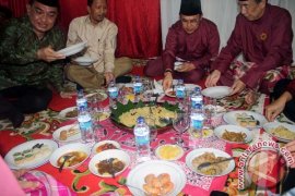 Tradisi Ngobeng