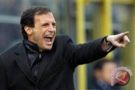 Allegri Tetap Latih Milan