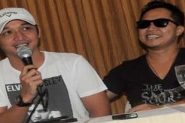 KOLABORASI UNGU DAN SANDHY SANDORO