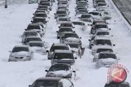 Badai salju landa Jepang, lebih 1.000 mobil terjebak