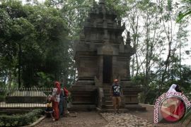 Donny Kesuma kunjungi Situs Batu Pamegaran Garut