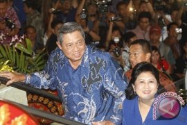 Pendukung Anas Disomasi Dua Kali Pengacara Keluarga SBY