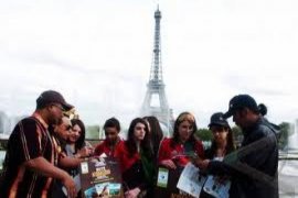 Menara Eiffel Diancam Bom