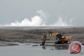 Seniman Lukis Soekarwo Sindir Penanganan Korban Lumpur