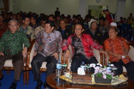 Pemkab  Agam mengucapkan selamat kepada Bupati Agam Ir. Indra Catri Dt Malako Nan Putiah atas Anugrah Mitra PWI