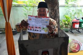 Gubernur nyoblos di TPS 3