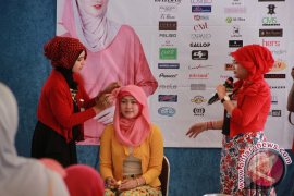 Kreasikan Jilbab Bersama HCB