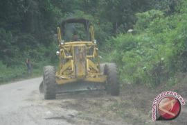 Jalan Poros Konda-Wolasi Konsel Mulai  Rusak