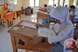 1.472 pelajar SMA bangka barat ikuti UN