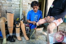 PEMBUATAN KAKI PALSU