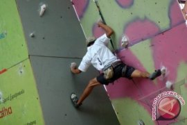 Tim Panjat Gunakan Bendera 1.000 Meter Untuk Latihan