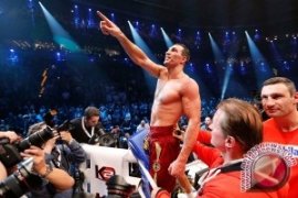 Klitschko Pertahankan Gelar