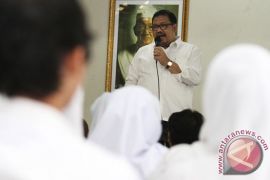 Direksi Perum LKBN Antara mengajar