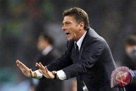 Pelatih Napoli Mazzari mengundurkan diri