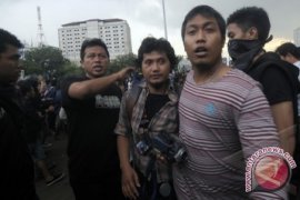 Mahasiswa Trisakti Saat Demo Keroyok Wartawan RCTI