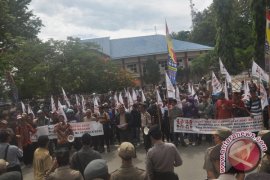 Tuntut Kompensasi Kodeco Timber