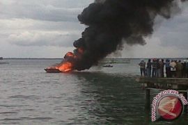 KAPAL TERBAKAR TEWASKAN TUJUH ORANG