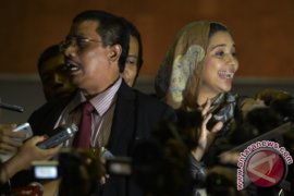 Ayu Azhari Diperiksa