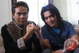Charly "Setia Band" Serahkan Berkas Pilkada Garut