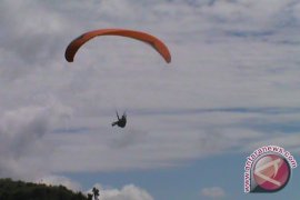 Paralayang - Puluhan Atlet Paralayang Ramaikan GMT