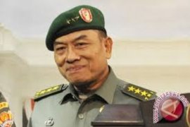 KSAD Pimpin Bersih-Bersih Sungai di Surabaya