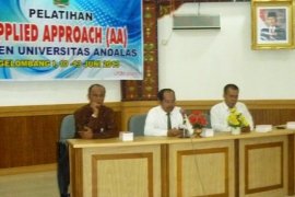 Unand Latih Dosen Muda Tingkatkan Teknik Pengajaran