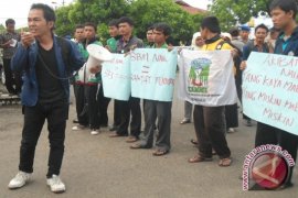 Dua unjukrasa tolak penaikan BBM di Bengkulu