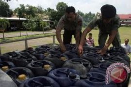 Ini para tersangka dugaan penyelundupan premium di Pariaman