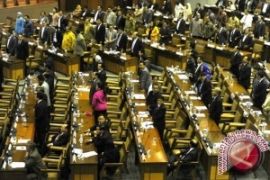 Rapat Paripurna Sahkan UU APBN-P 2013