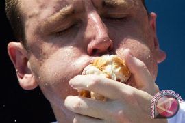 Chestnut pecahkan rekor lahap Hotdog 