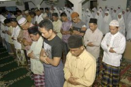 Jamaah tarekat naqsabandiyah Padang mulai berpuasa hari ini