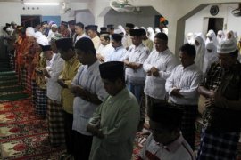 Tarawih satu juz dilaksanakan di Masjid "Seribu Tiang" Jambi