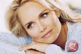  Kristin Chenoweth Berduka Untuk Cory Monteith