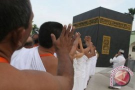 Jemaah Umroh 65 Tahun Diminta Tunda Pemberangkatan