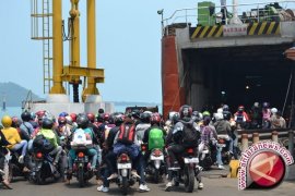 Pelabuhan Penyeberangan Batulicin-Tanjung Serdang Dipadati Pemudik