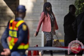 Putri Nelson Mandela Page 1 Small