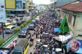 Kawasan Pasar Sudirman Pontianak Padat Kendaraan
